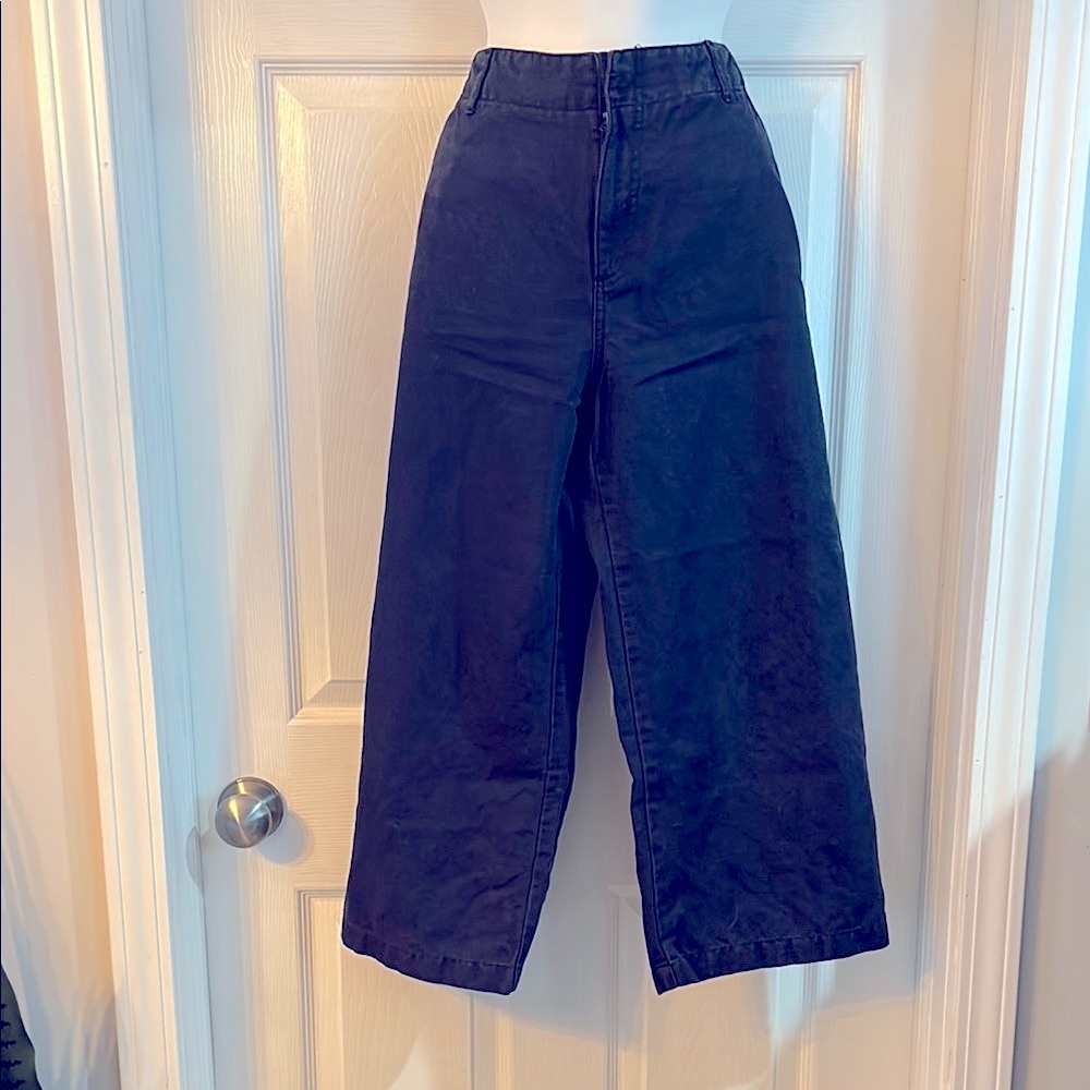 GAP Navy Wide-Leg Capris